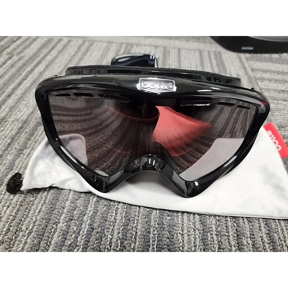 BOLLE GOGGLES Black Frames Mirrored Red Lenses‎ Ski/Board Adjustable Strap